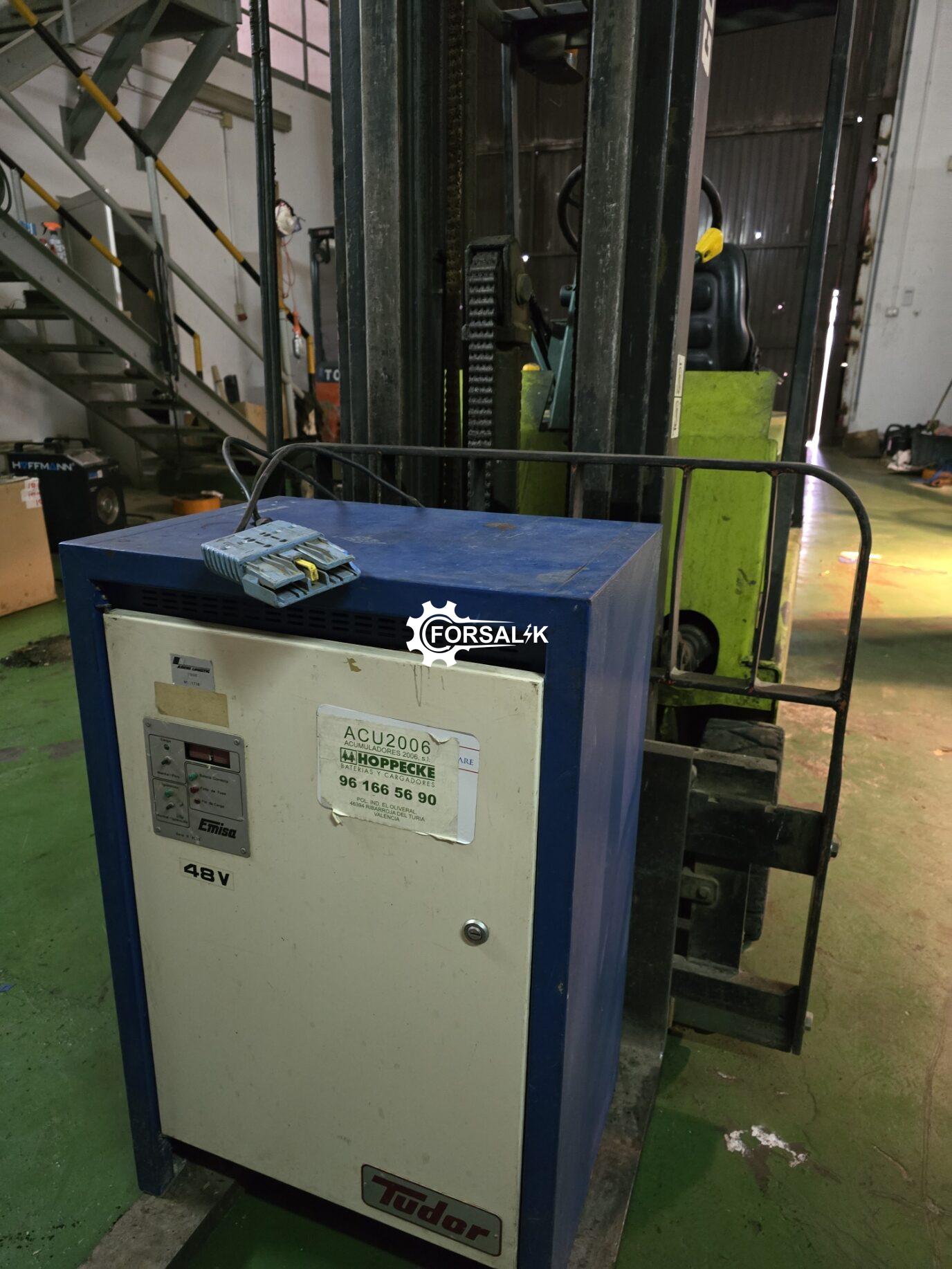 chariot elevateur Clark